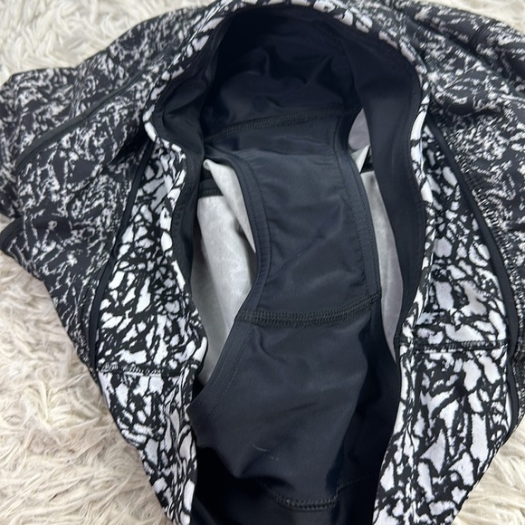 Lululemon Speed Short (H2O 2 1/2") Iced Wave White Black / Black / Ice Breaker - Picture 3 of 7